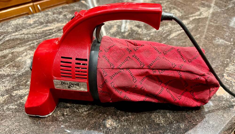 Vintage Dirt Devil Hand Vac Vacuum Model 103 RED, Tested. Works great.